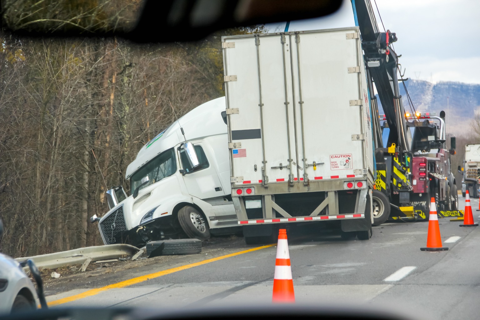 commercial-truck-accident-semi-jack-knifed-on-road